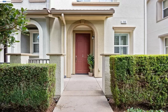 MLS: 41136263 Condo For Sale