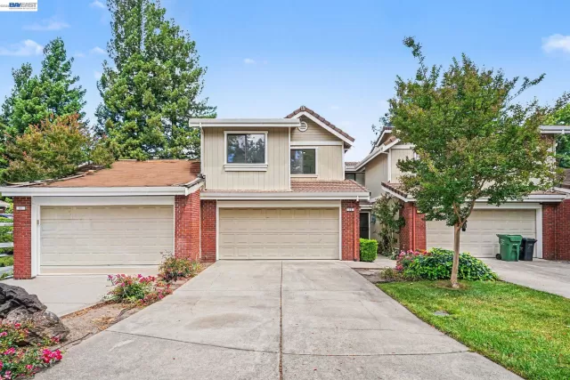 MLS: 41136323 Condo For Sale