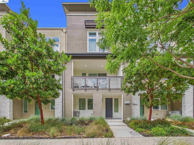 MLS: 41136326 Condo For Sale
