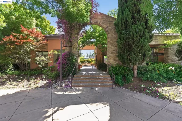 MLS: 41136391 Condo For Sale