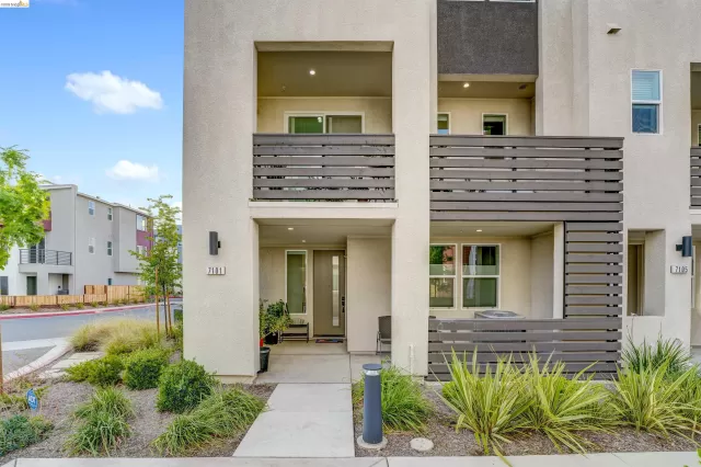 MLS: 41136419 Condo For Sale