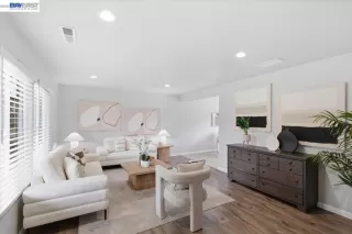 Photo #5: 41136422 Listing