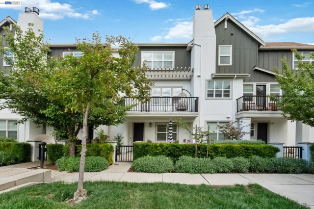 MLS: 41136452 Condo For Sale