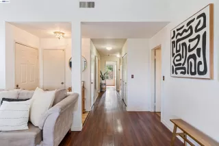 Photo #5: 41136479 Listing