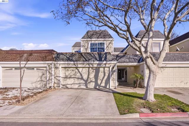MLS: 41136552 Condo For Sale