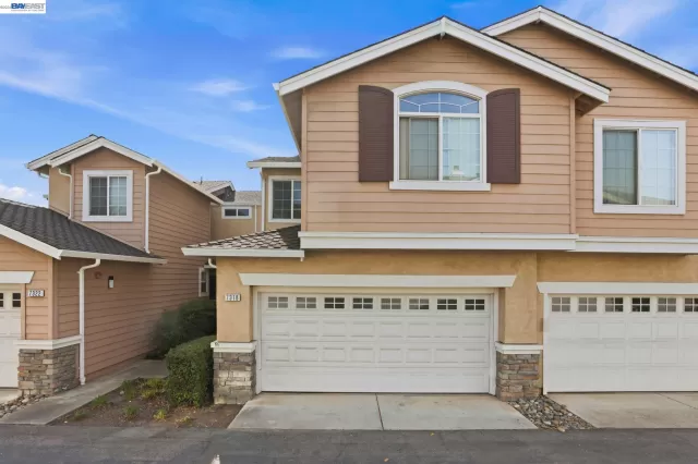 MLS: 41136632 Condo For Sale