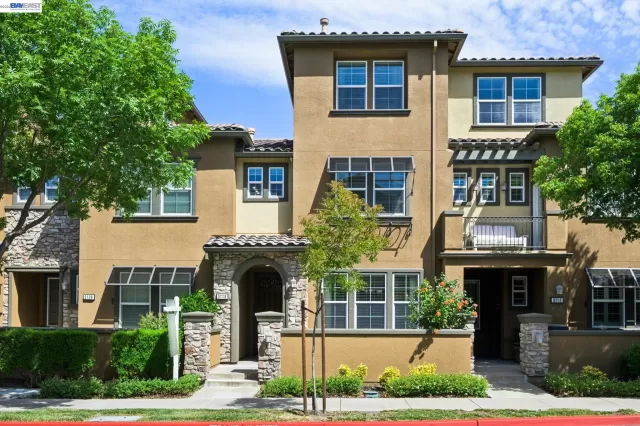 MLS: 41136683 Condo For Sale