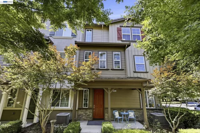 MLS: 41136867 Condo For Sale