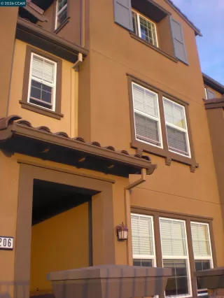 Browse active condo listings in WINDEMERE