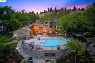 Photo #2: 41137004 Listing