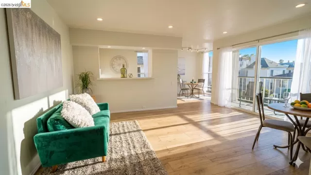 MLS: 41137092 Condo For Sale