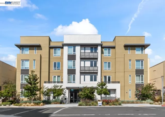MLS: 41137281 Condo For Sale