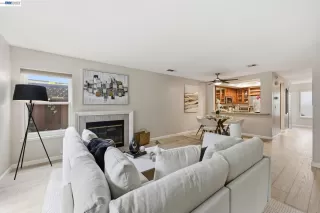 Photo #4: 41137700 Listing