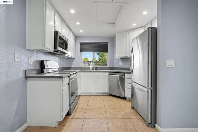 MLS: 41137894 Condo For Sale