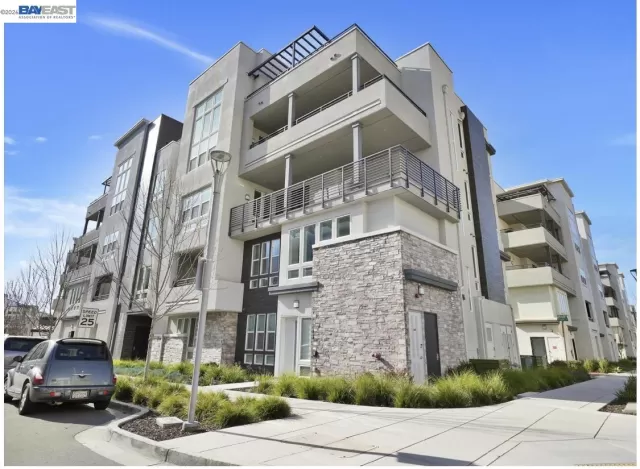 MLS: 41138446 Condo For Sale