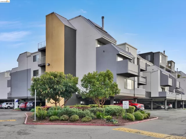 MLS: 41138454 Condo For Sale