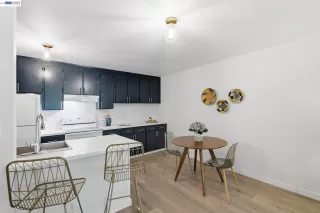 Photo #6: 41138762 Listing