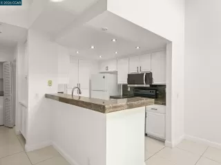 Photo #6: 41138997 Listing