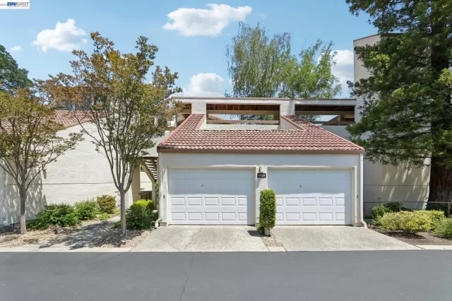 MLS: 41139102 Condo For Sale