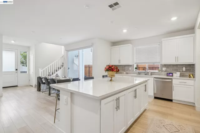 MLS: 41139143 Condo For Sale