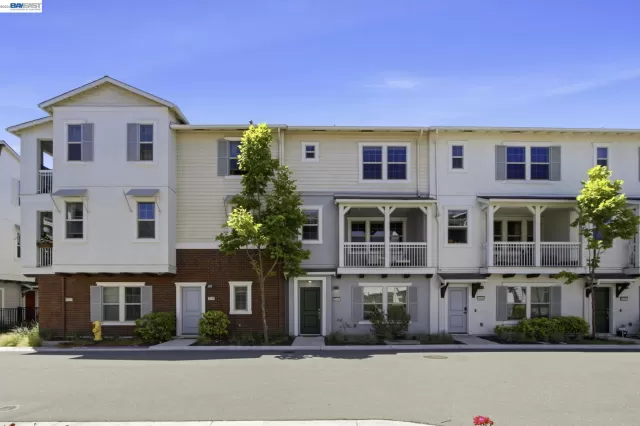 MLS: 41139153 Condo For Sale