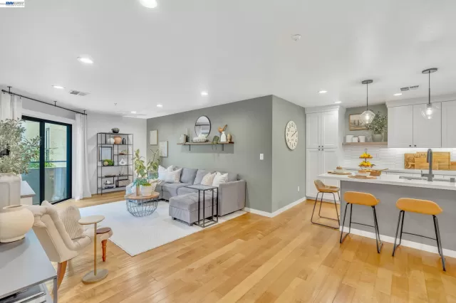 MLS: 41139232 Condo For Sale