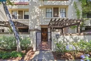 More Details about MLS # 41139281 : 512 CHURCHILL DOWNS CT