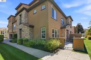 More Details about MLS # 41139681 : 674 SELBY LANE # 4