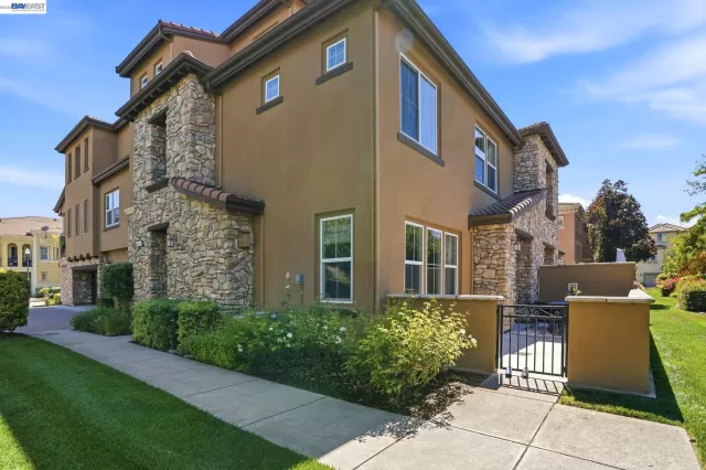 MLS: 41139681 Condo For Sale