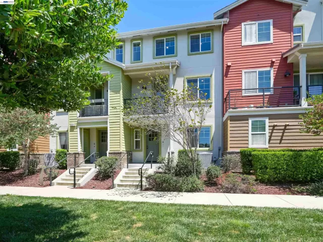 MLS: 41139696 Condo For Sale
