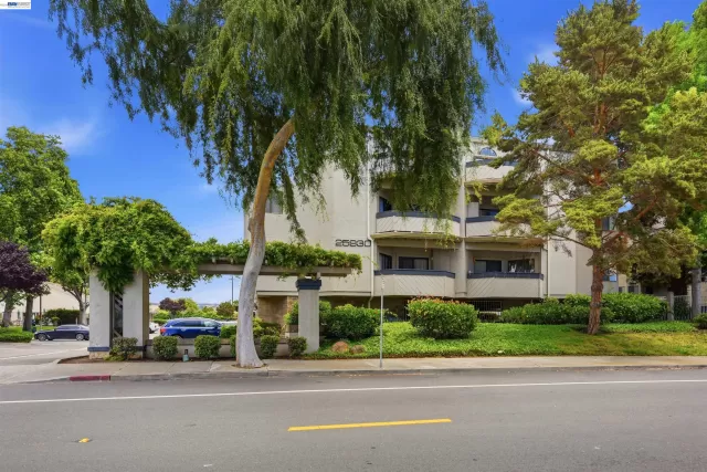 MLS: 41140025 Condo For Sale