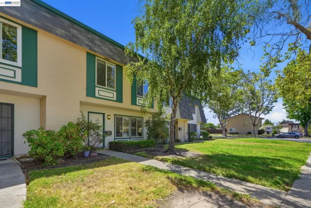 MLS: 41140233 Condo For Sale