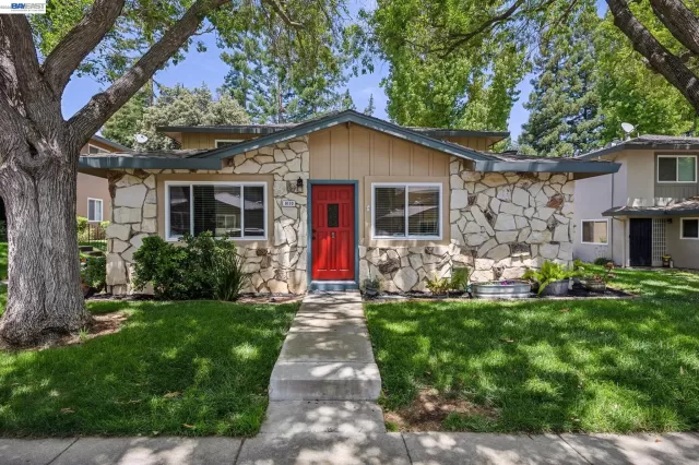 MLS: 41140327 Condo For Sale