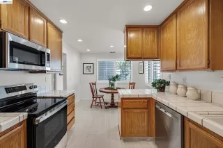 Photo #2: 41140438 Listing