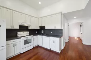 Photo #5: CRCV24141641 Listing