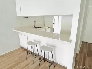 Photo #5: CRSR26051768 Listing 