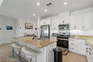 Photo #6: CRTR24099658 Listing